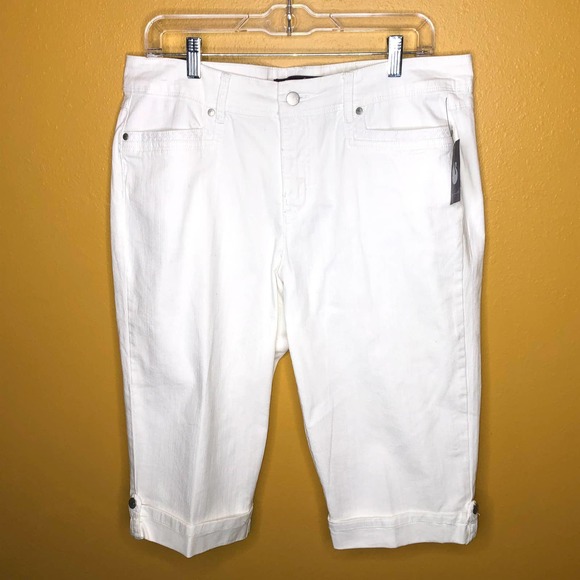 Gloria Vanderbilt White Skimmer Capri Pant, 12P - Picture 1 of 5